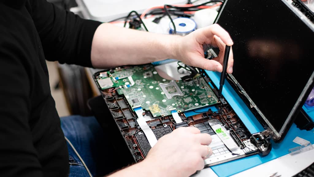 Selecting the Ideal Laptop Repair Service: A Comprehensive Guide