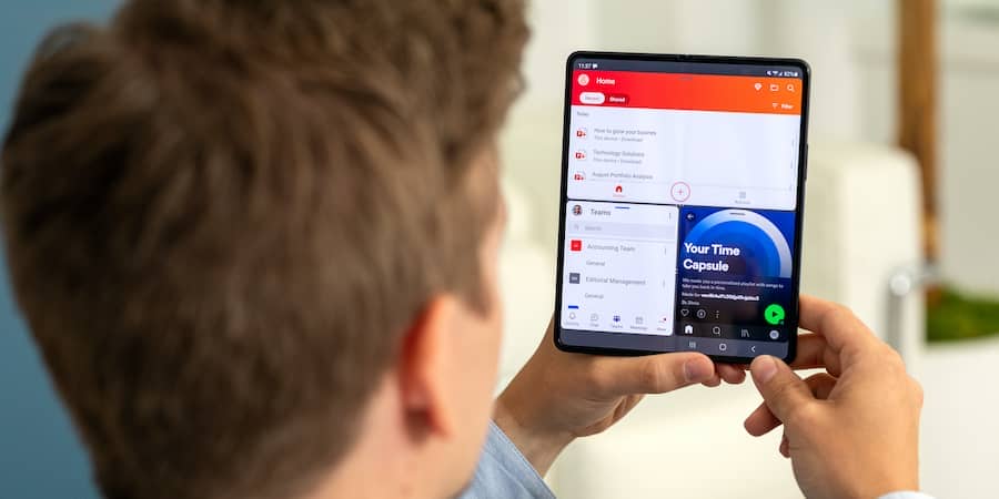 The Digital Tug-of-War: Smartphones Challenging Laptop Dominance